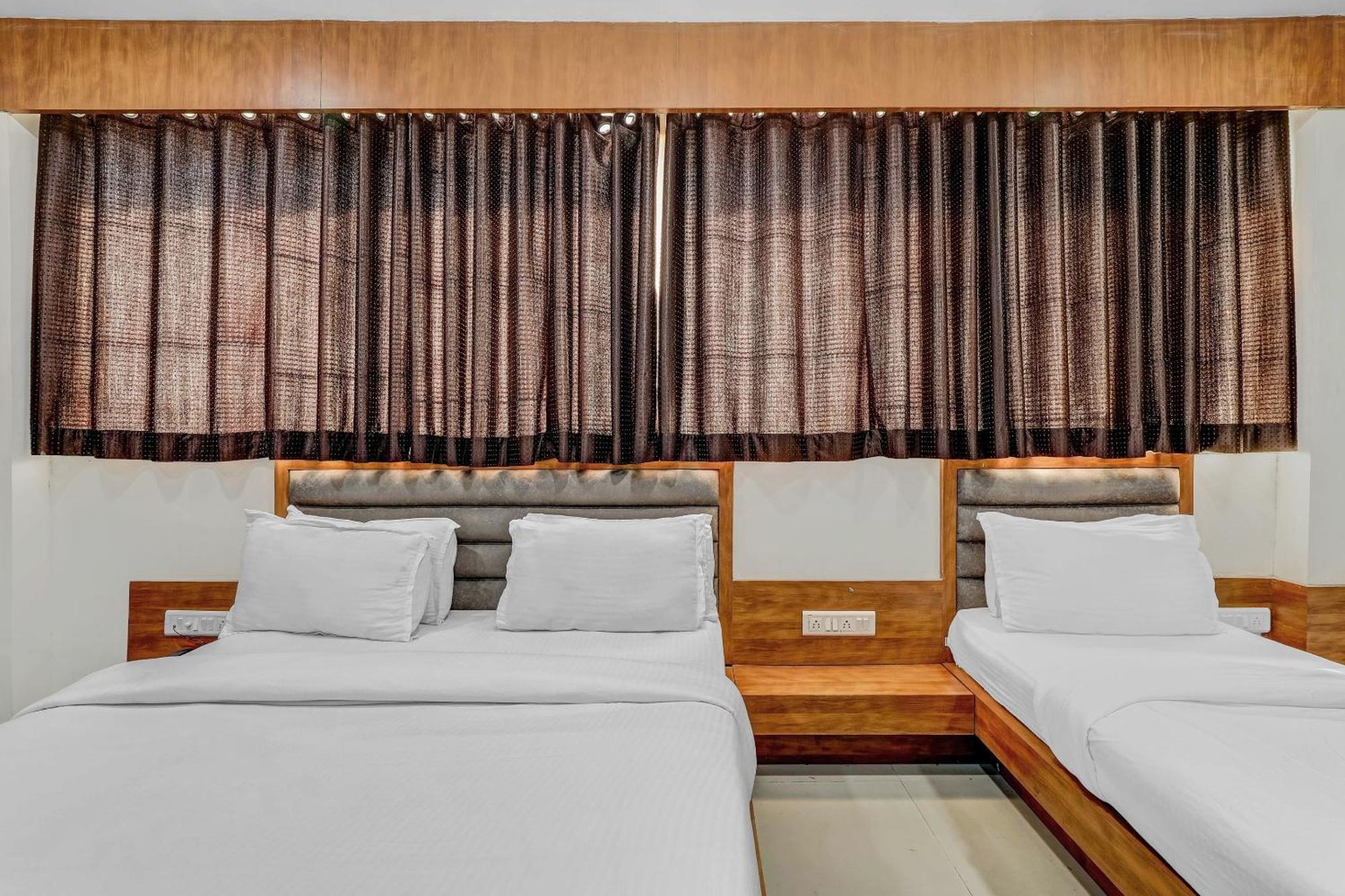 Capital O Maple View Hotel Naroda Eksteriør billede