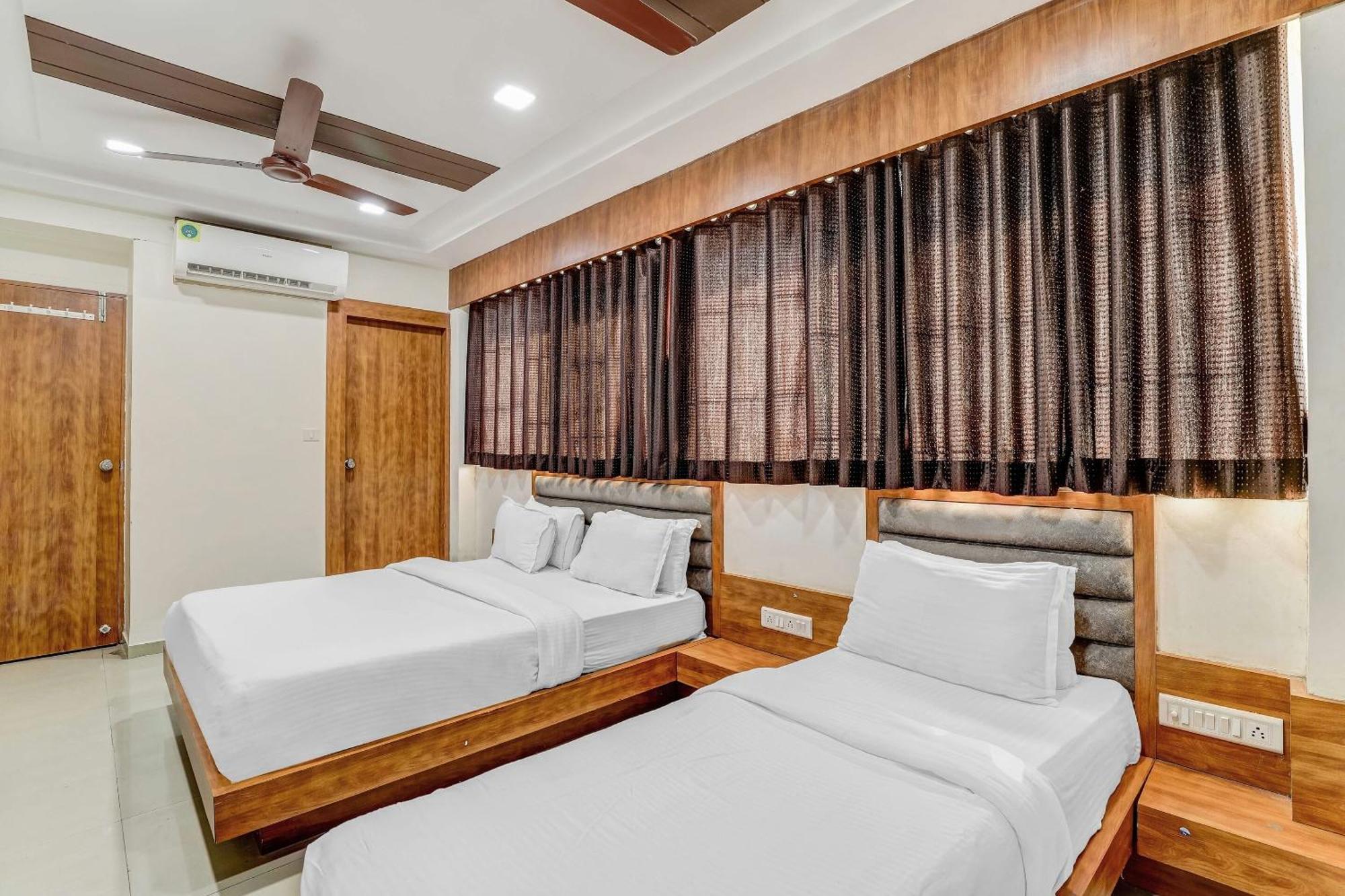 Capital O Maple View Hotel Naroda Eksteriør billede