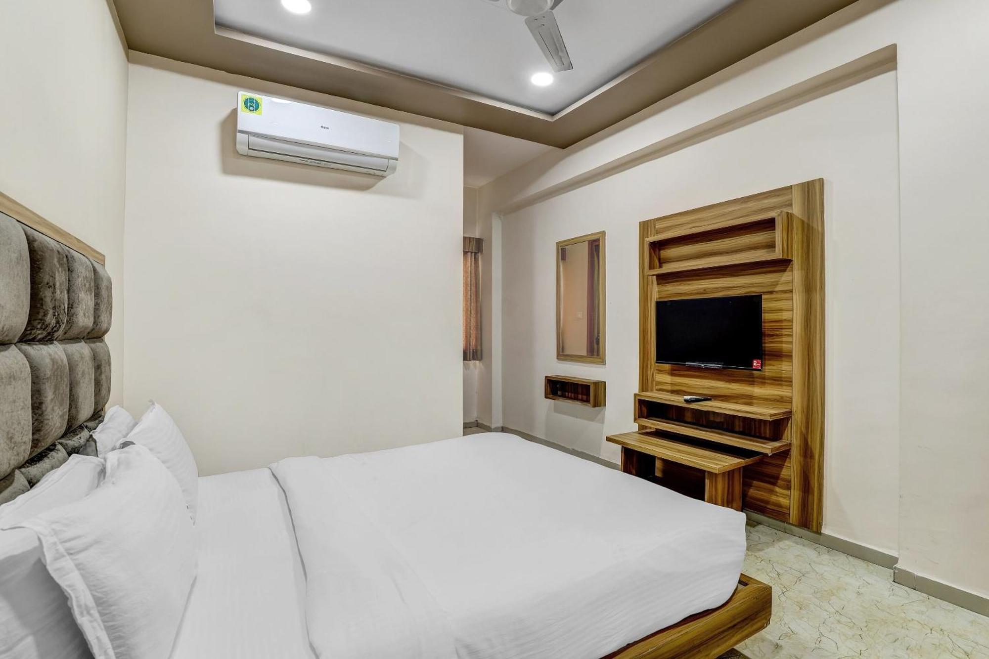 Capital O Maple View Hotel Naroda Eksteriør billede