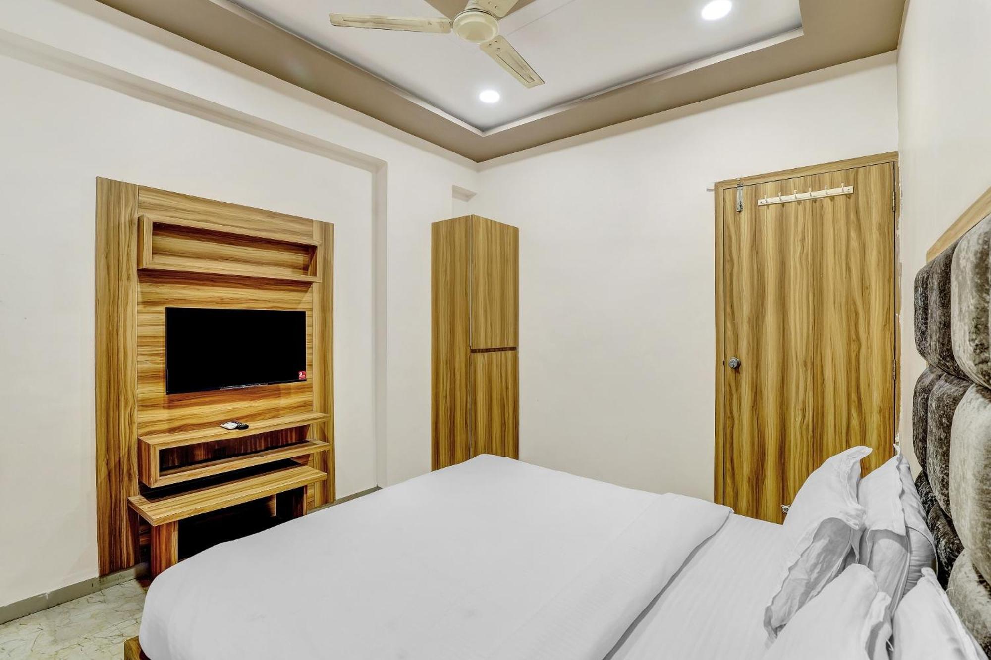 Capital O Maple View Hotel Naroda Eksteriør billede