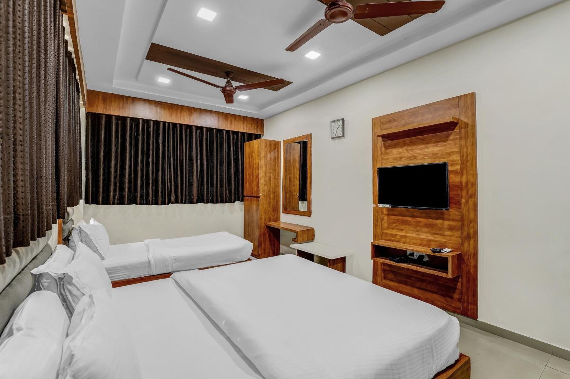 Capital O Maple View Hotel Naroda Eksteriør billede