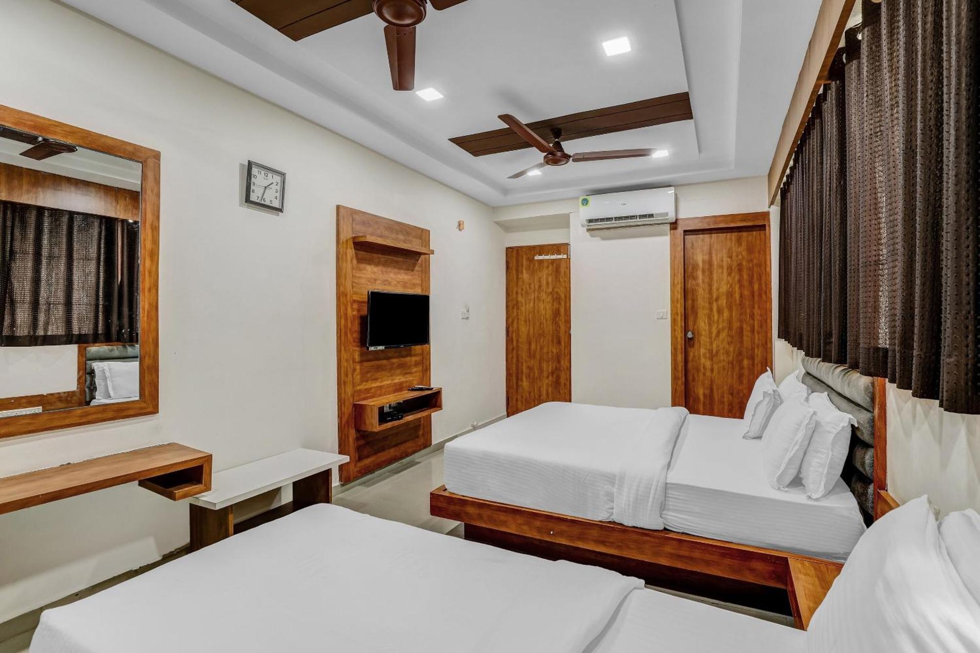 Capital O Maple View Hotel Naroda Eksteriør billede